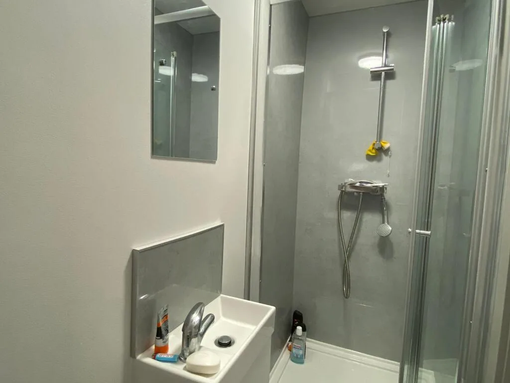 6 bedroom house for rent