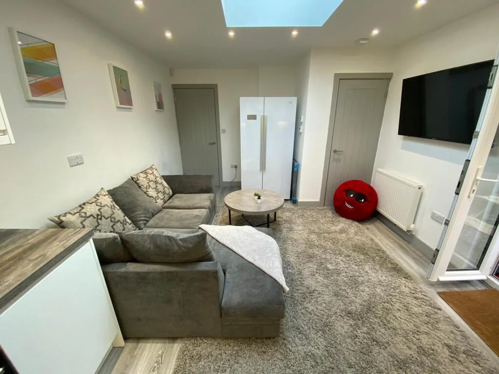 6 bedroom house for rent