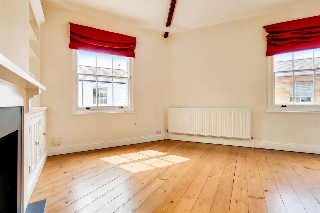 2 bedroom mews property for rent