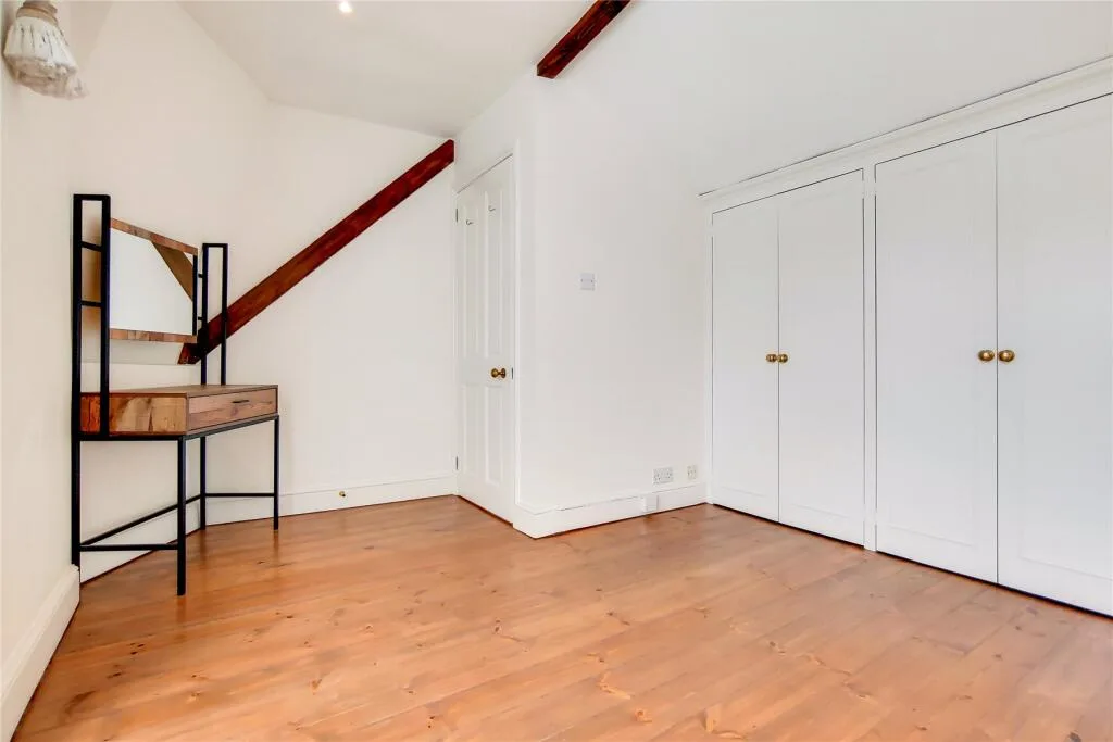 2 bedroom mews property for rent