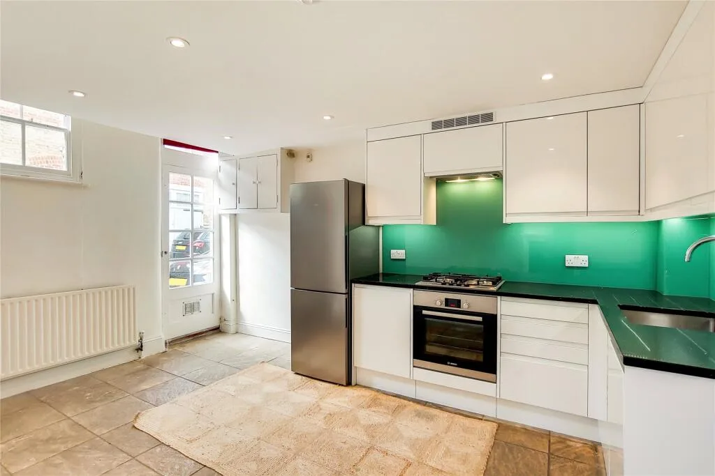 2 bedroom mews property for rent