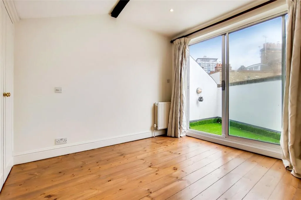 2 bedroom mews property for rent