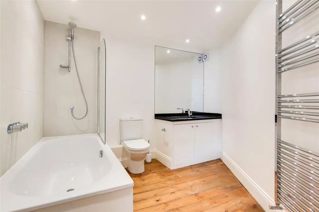 2 bedroom mews property for rent