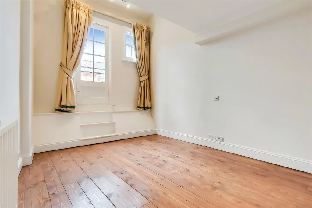 2 bedroom mews property for rent