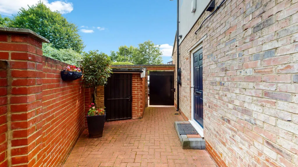 Studio flat for rent