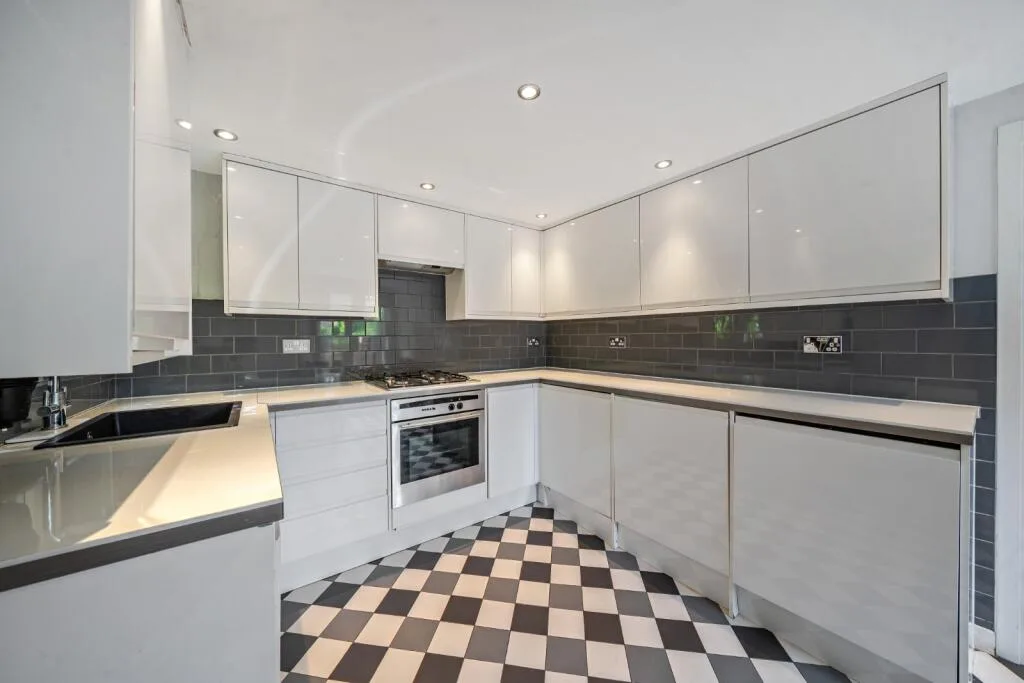 2 bedroom house for rent