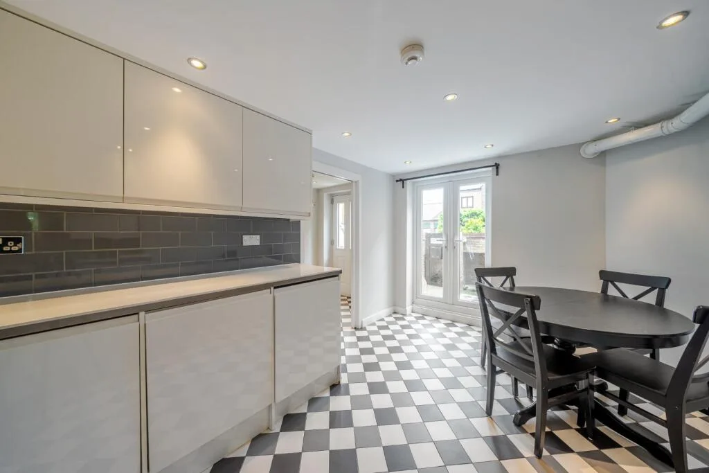 2 bedroom house for rent