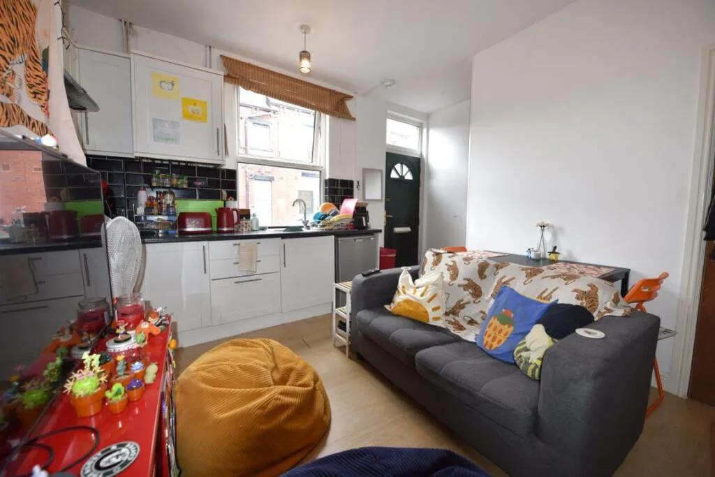 2 bedroom house for rent