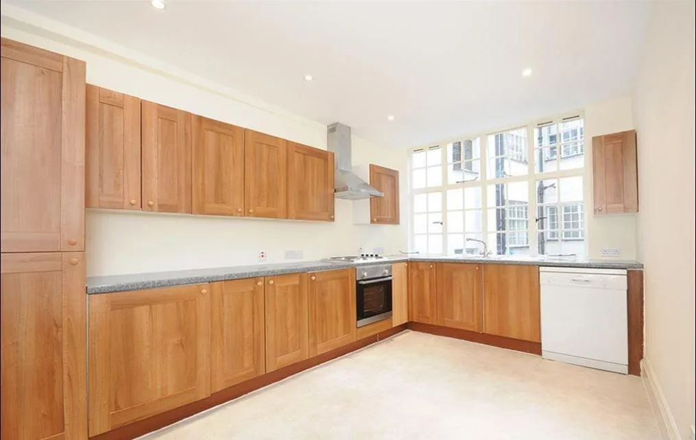 5 bedroom flat for rent