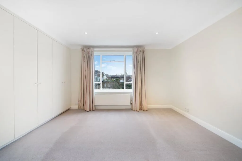4 bedroom end of terrace house for rent
