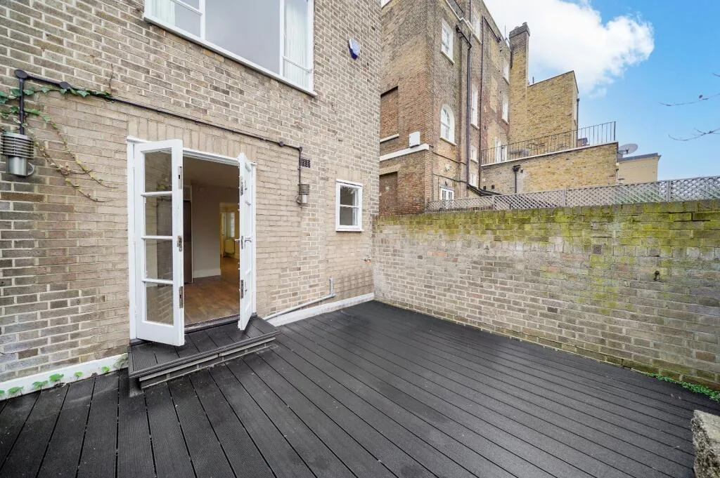 4 bedroom end of terrace house for rent