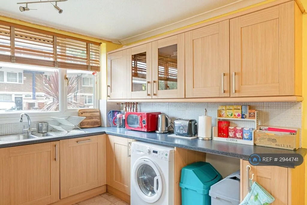 2 bedroom maisonette for rent