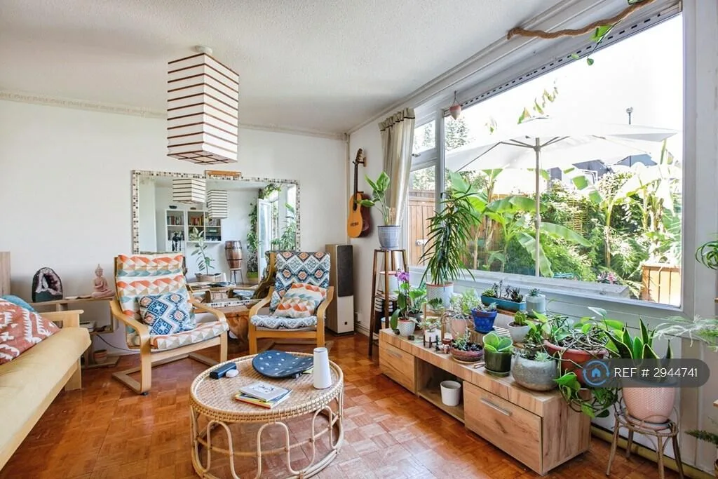 2 bedroom maisonette for rent