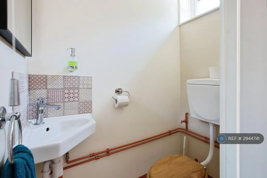 2 bedroom maisonette for rent