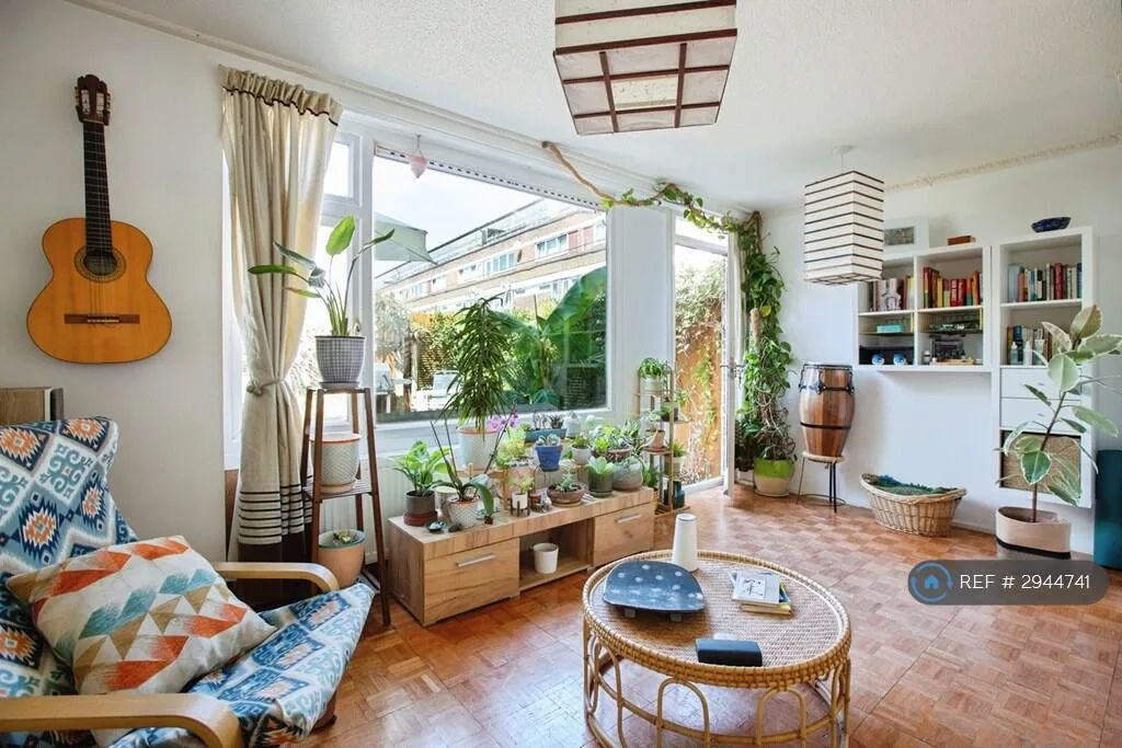 2 bedroom maisonette for rent