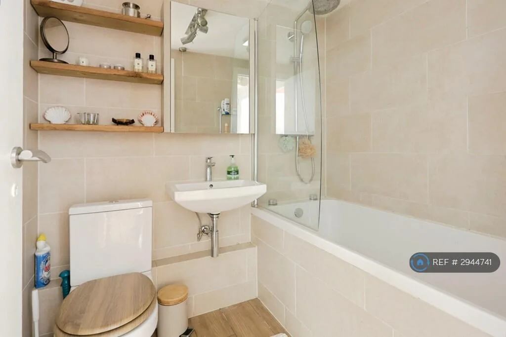 2 bedroom maisonette for rent