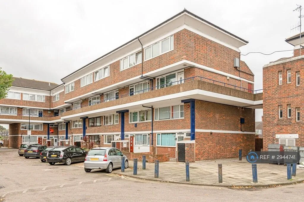 2 bedroom maisonette for rent