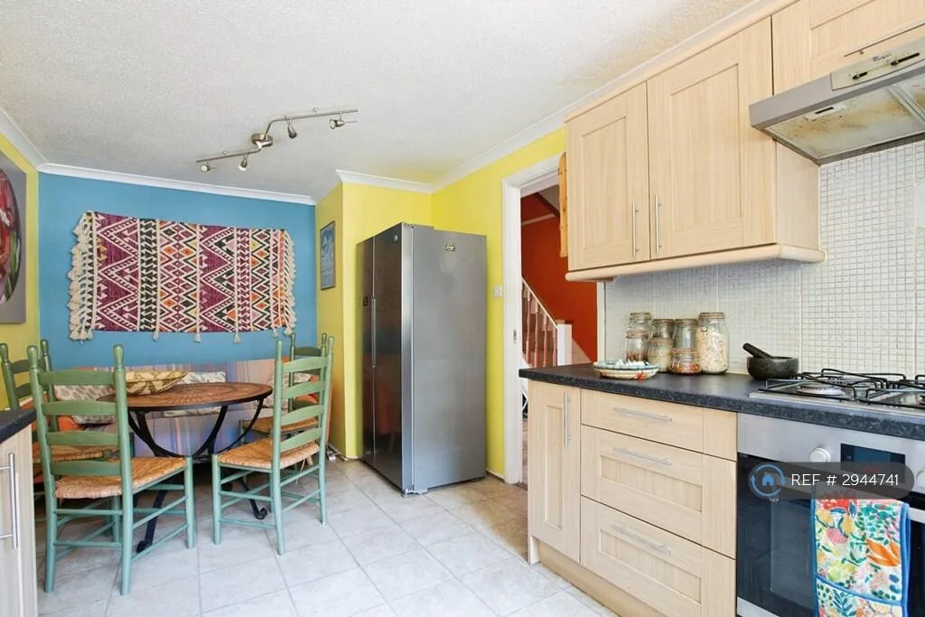 2 bedroom maisonette for rent