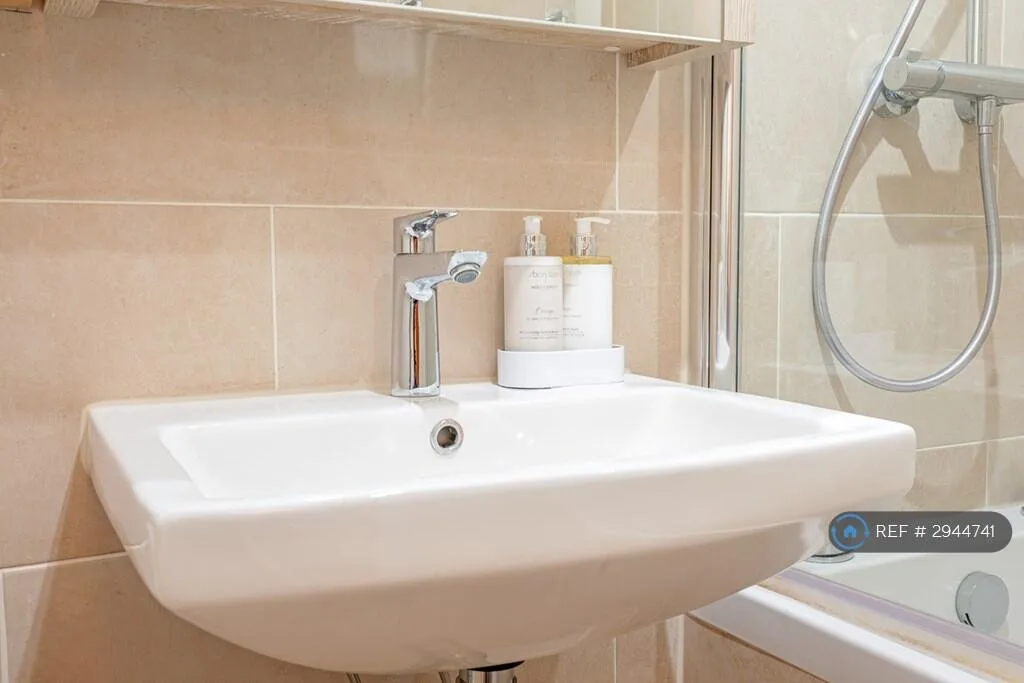 2 bedroom maisonette for rent