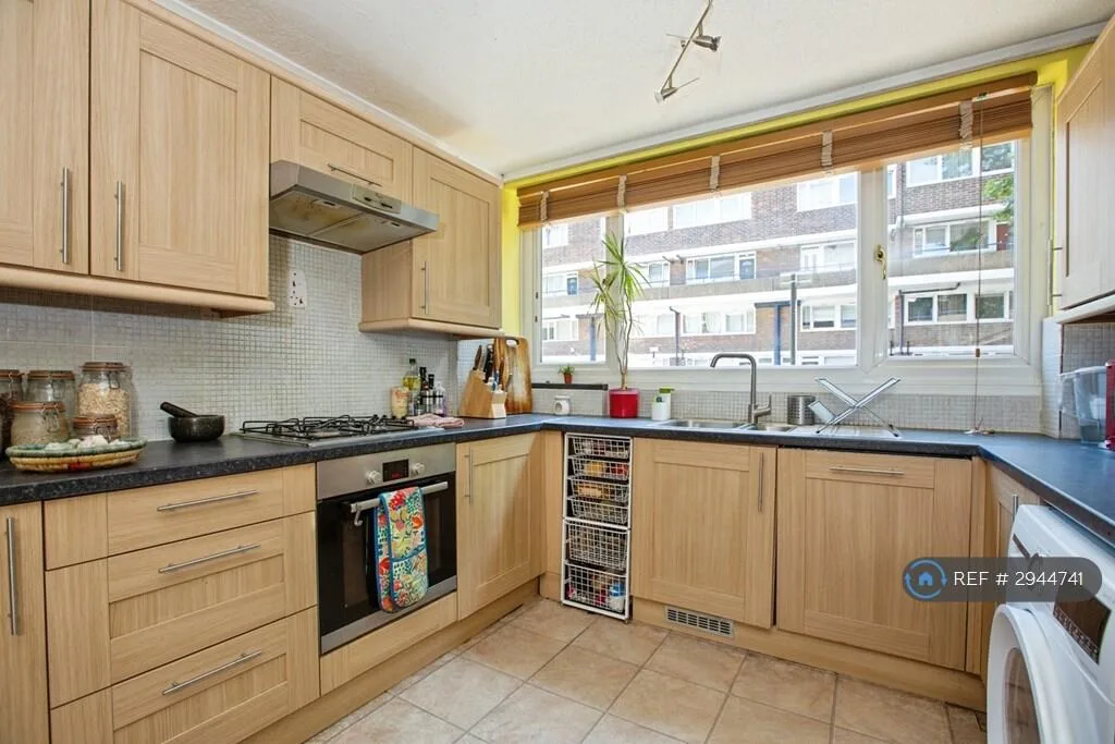 2 bedroom maisonette for rent