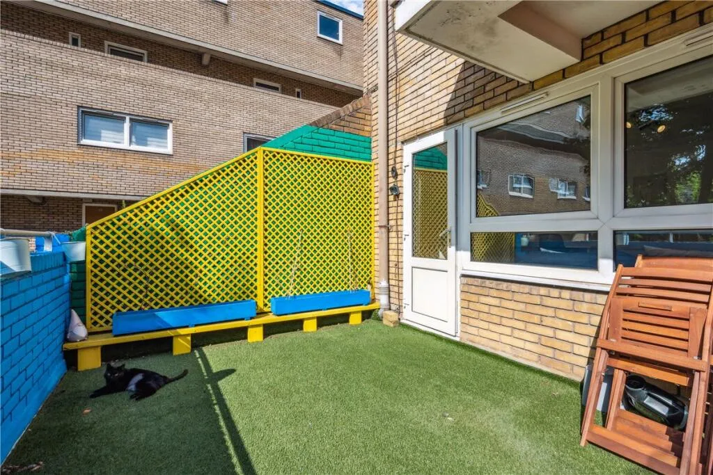 2 bedroom maisonette for rent