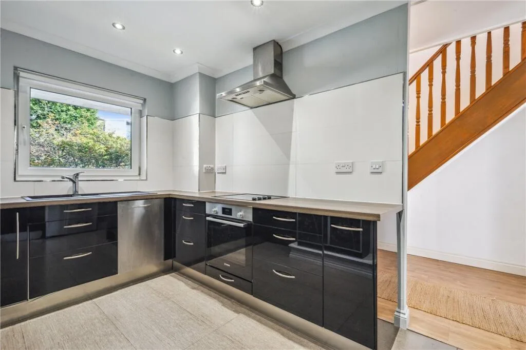 2 bedroom maisonette for rent