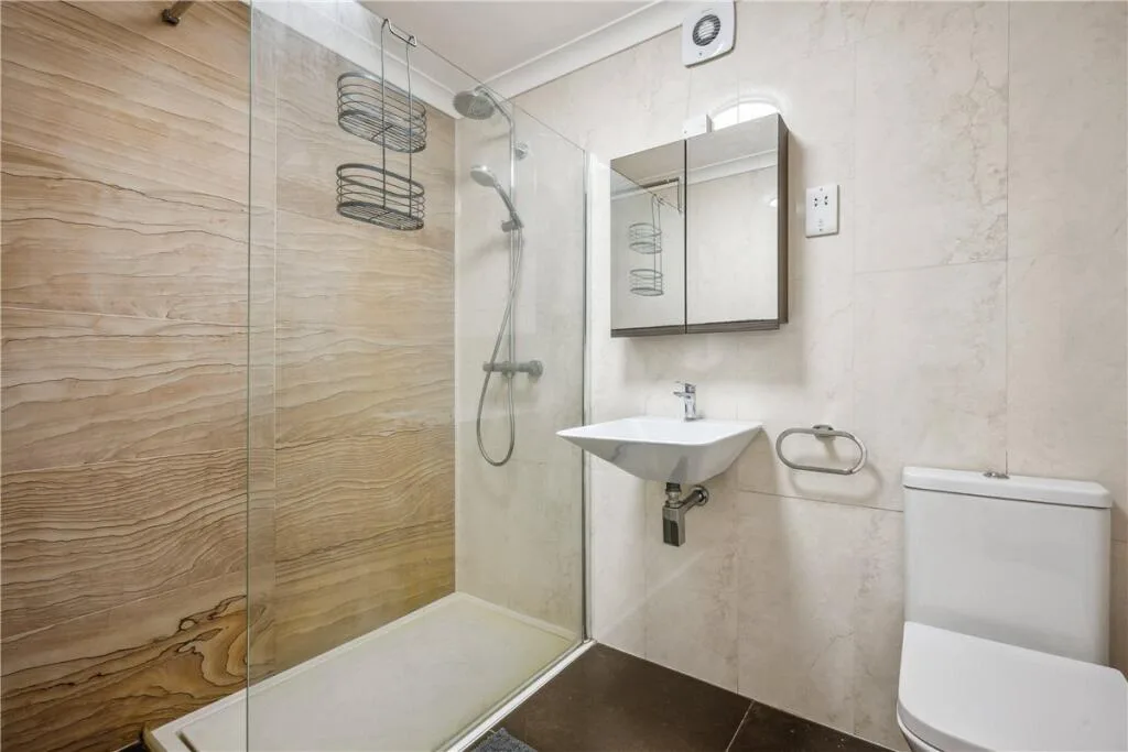 2 bedroom maisonette for rent