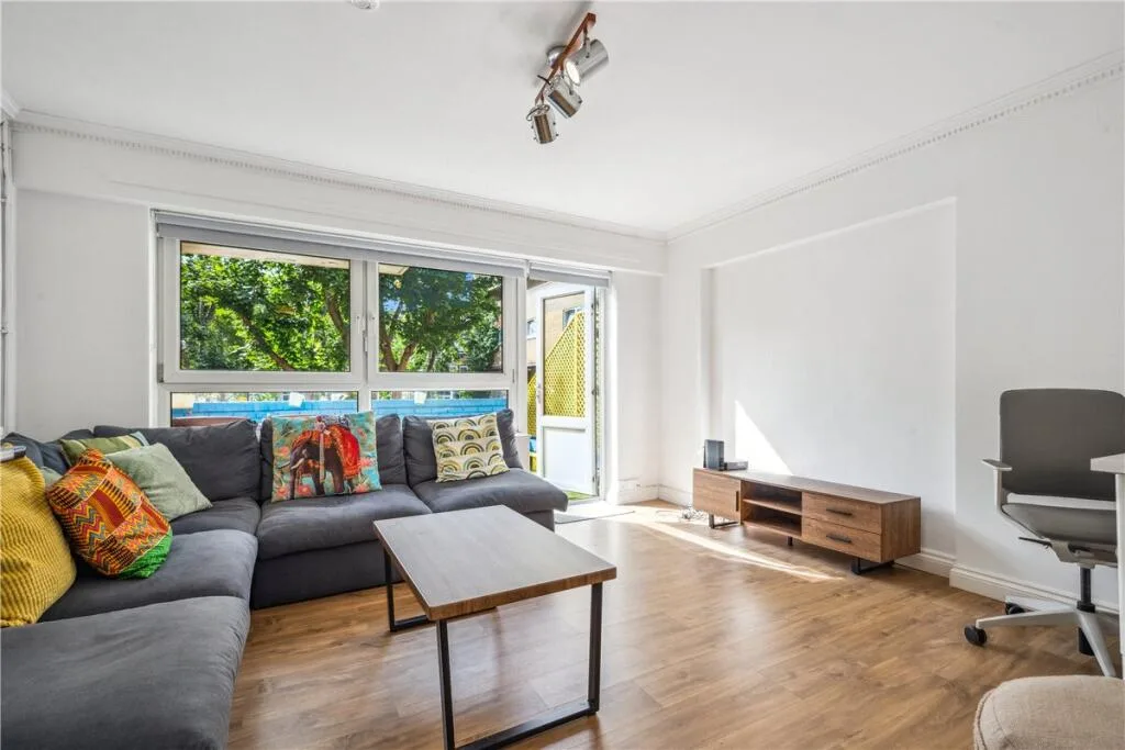 2 bedroom maisonette for rent