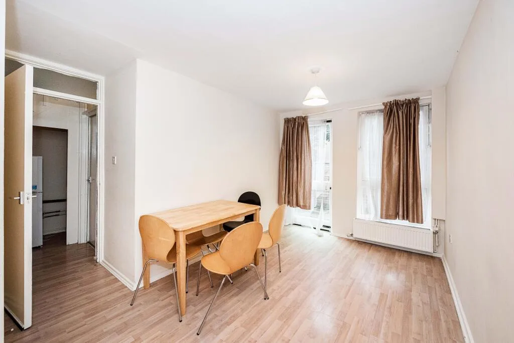 2 bedroom end of terrace house for rent