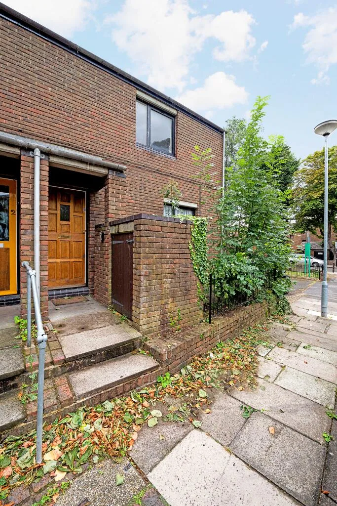 2 bedroom end of terrace house for rent