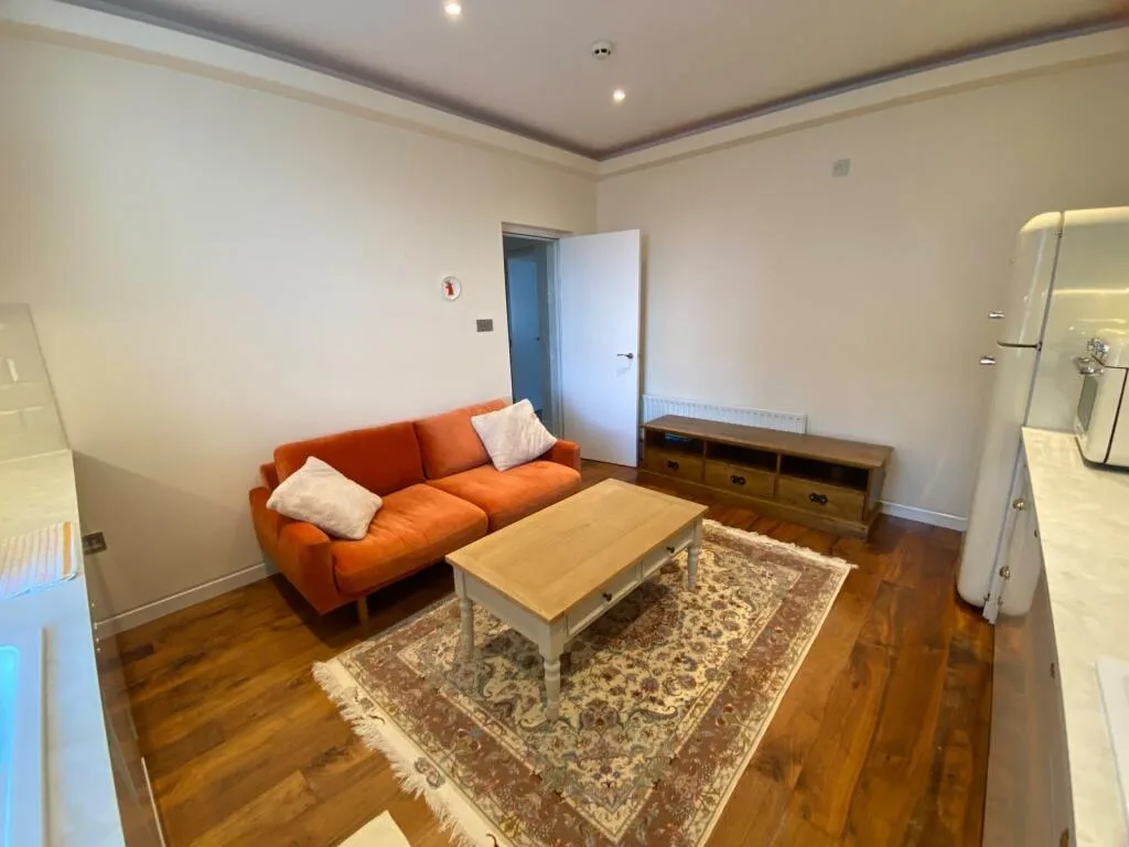 2 bedroom maisonette for rent