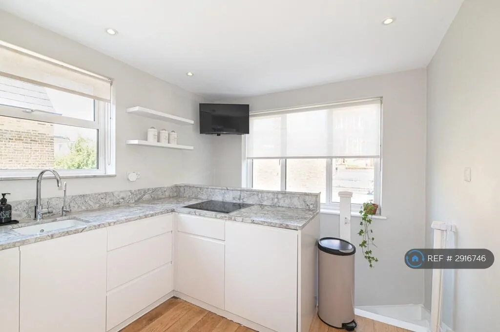 3 bedroom maisonette for rent