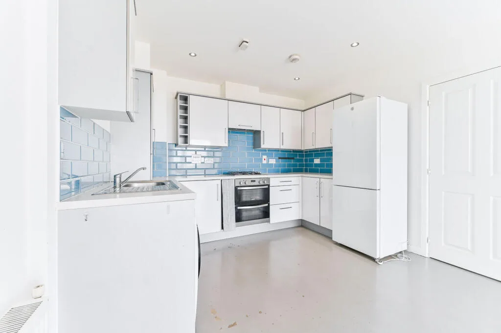 2 bedroom maisonette for rent