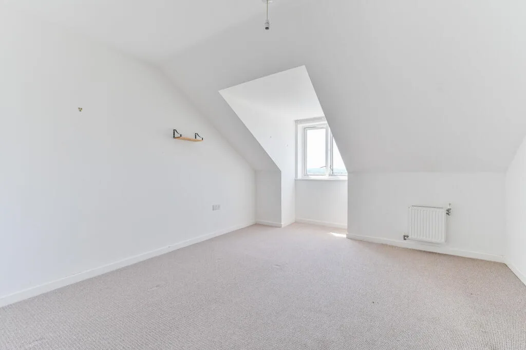2 bedroom maisonette for rent