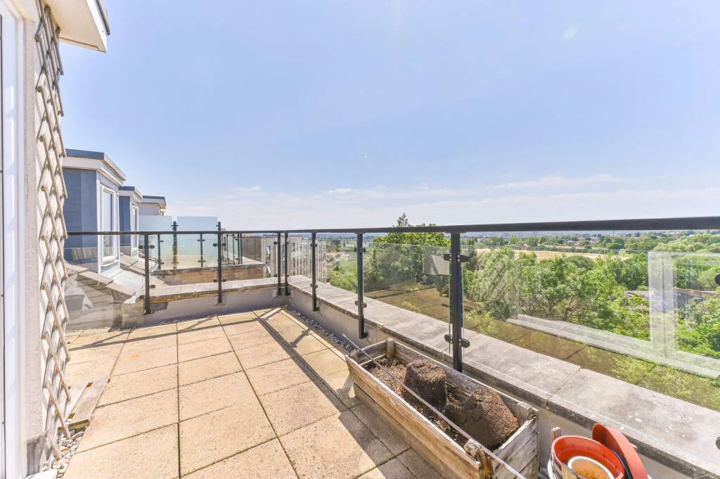2 bedroom maisonette for rent