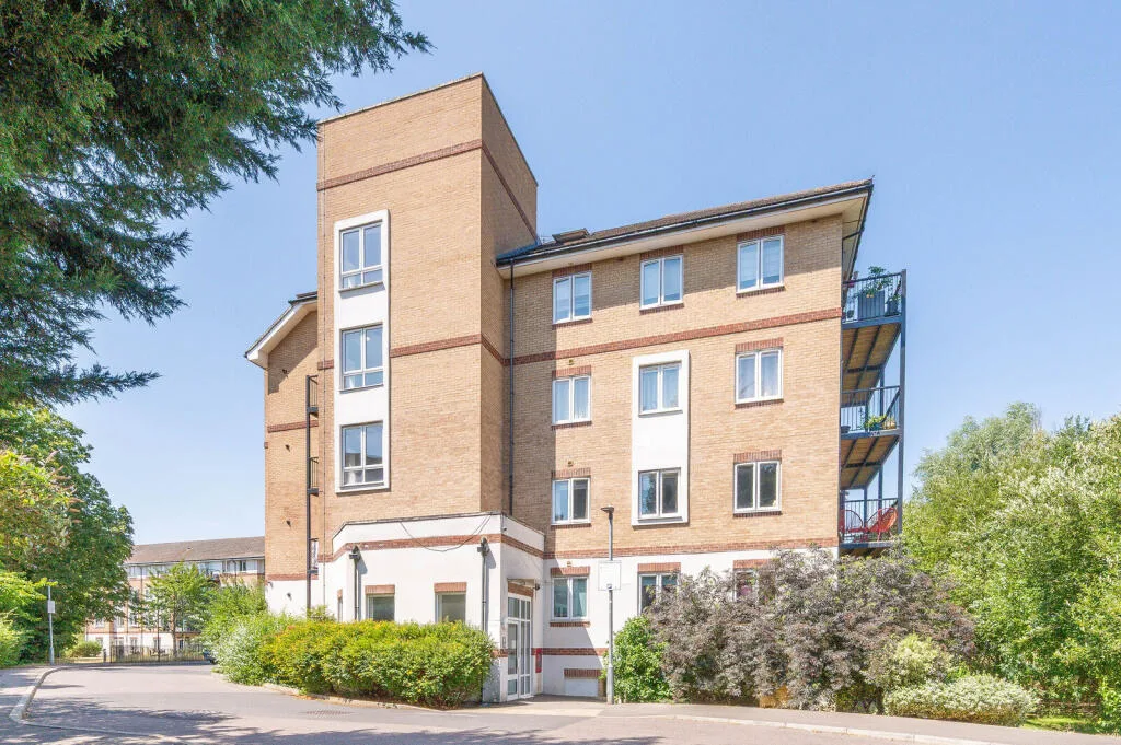 2 bedroom maisonette for rent