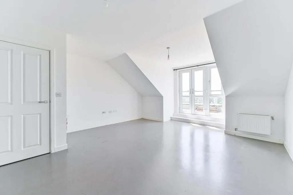 2 bedroom maisonette for rent