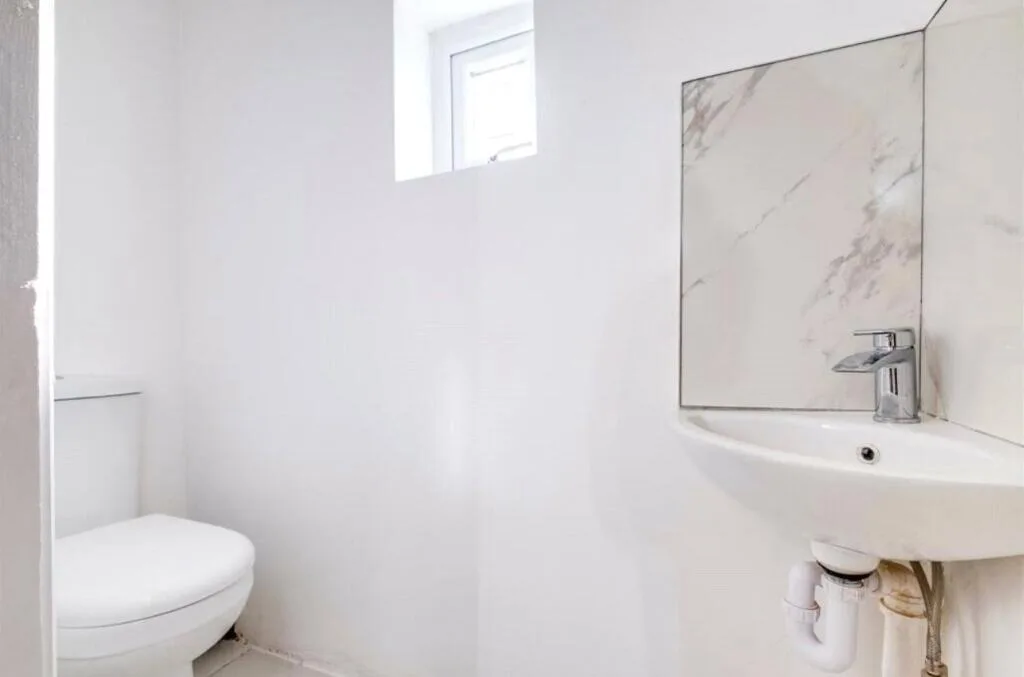 5 bedroom end of terrace house for rent