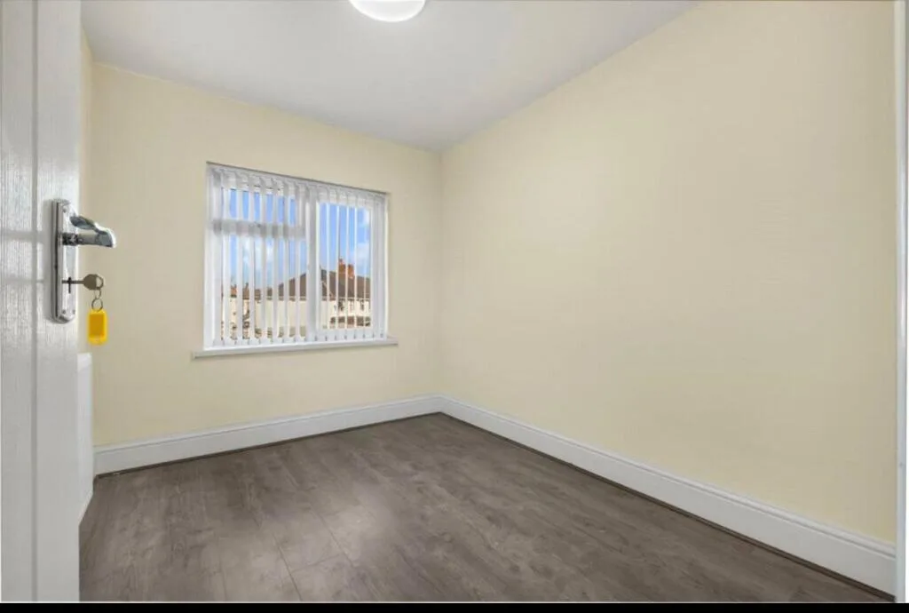 5 bedroom end of terrace house for rent
