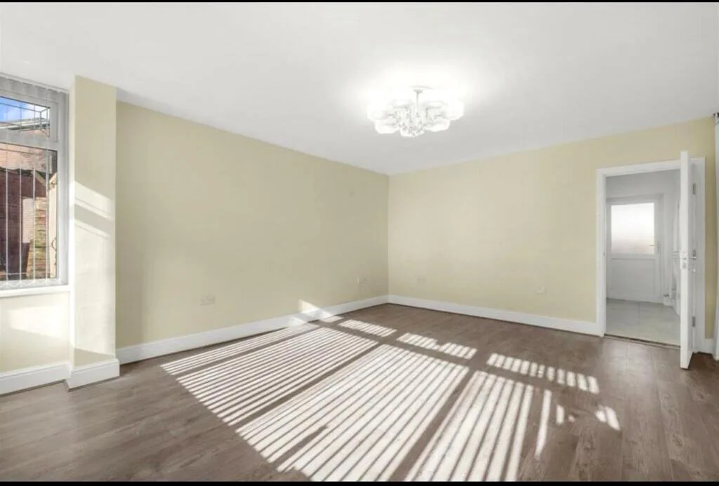 5 bedroom end of terrace house for rent