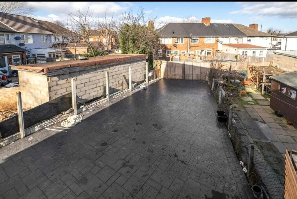 5 bedroom end of terrace house for rent