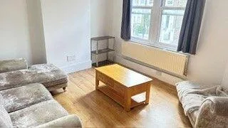 3 bedroom maisonette for rent