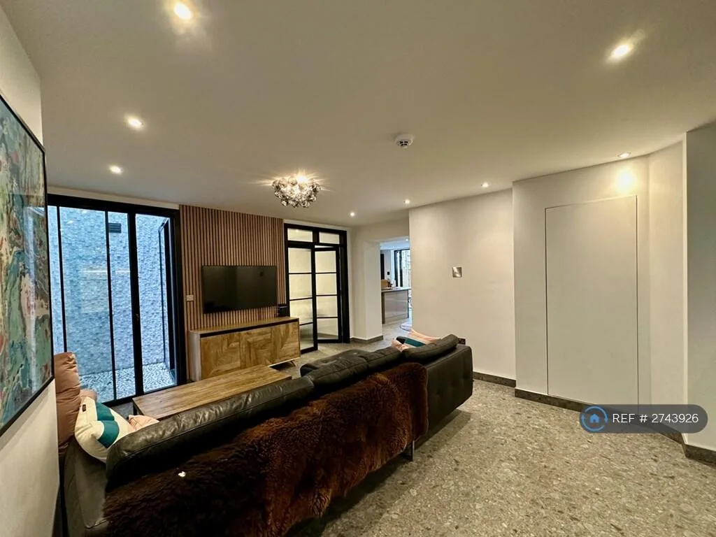 3 bedroom flat for rent