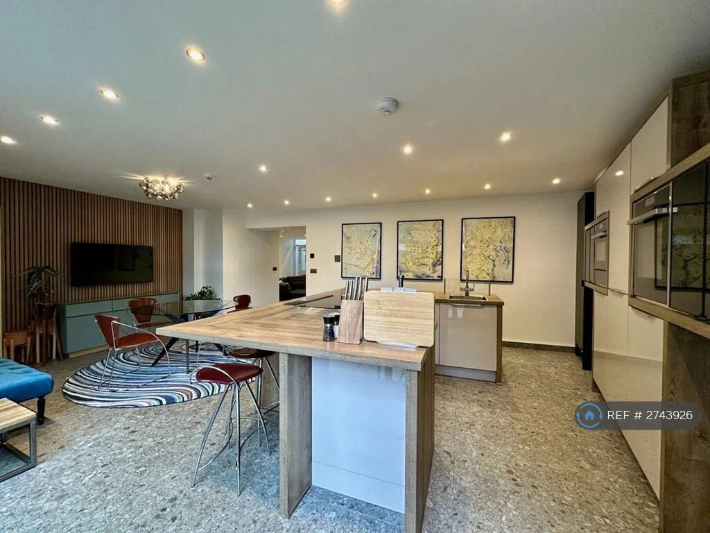 3 bedroom flat for rent