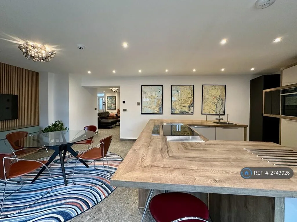 3 bedroom flat for rent