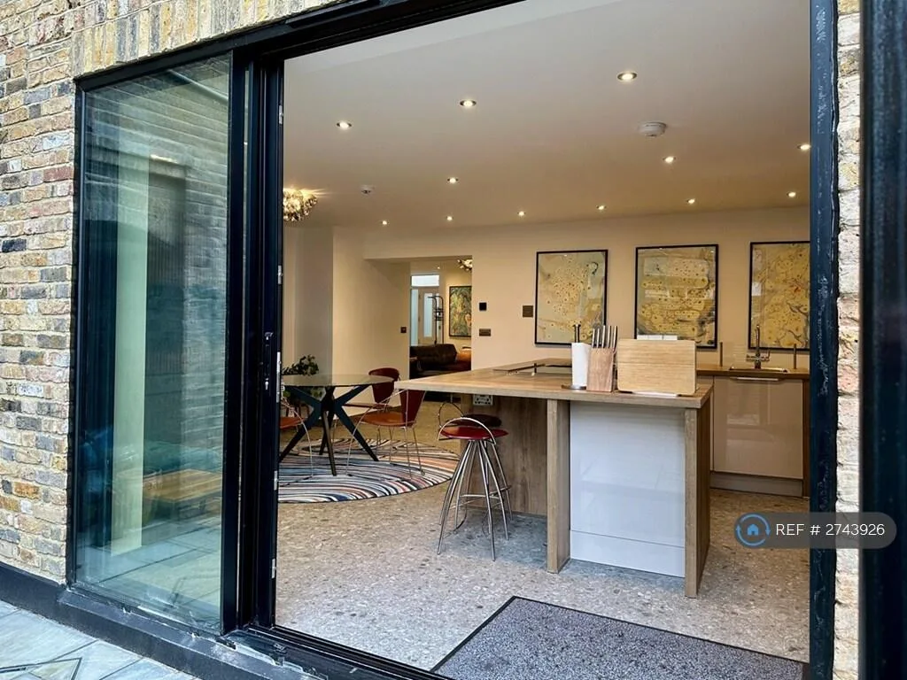 3 bedroom flat for rent