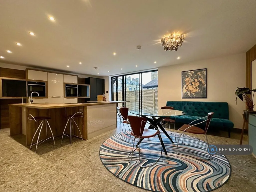 3 bedroom flat for rent