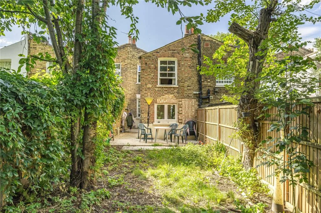 4 bedroom terraced house for rent