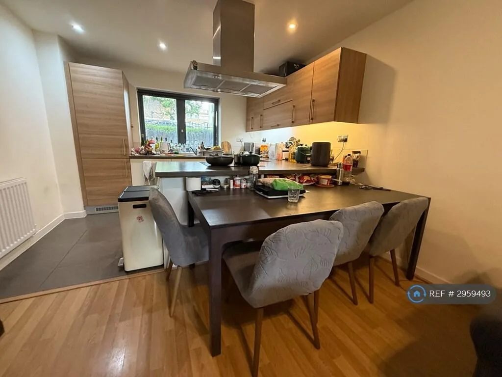 3 bedroom flat for rent