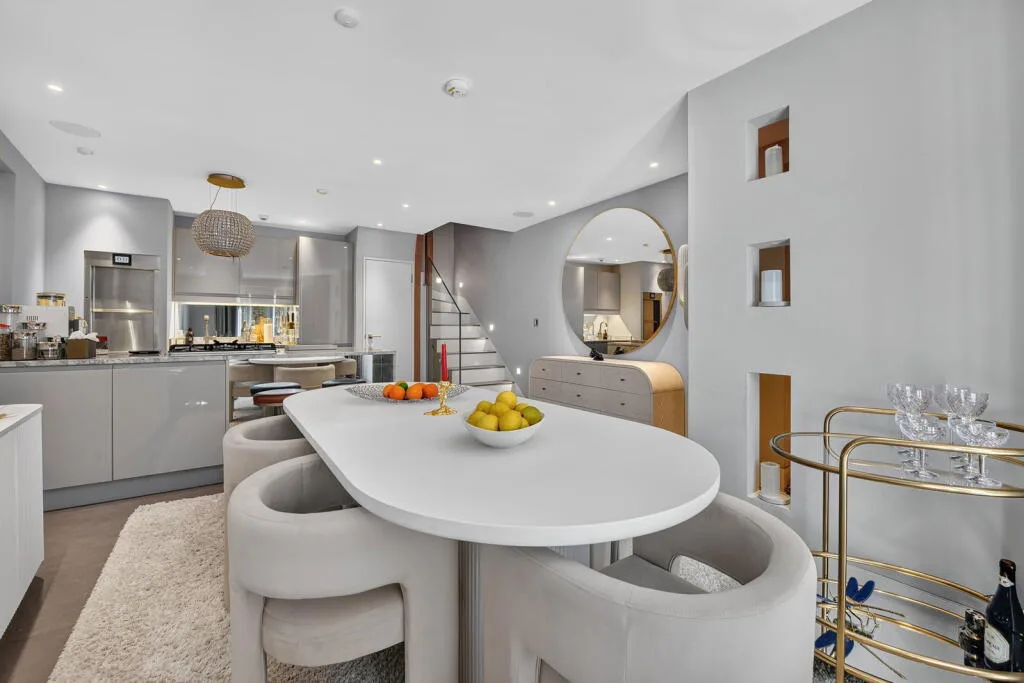 1 bedroom mews property for rent